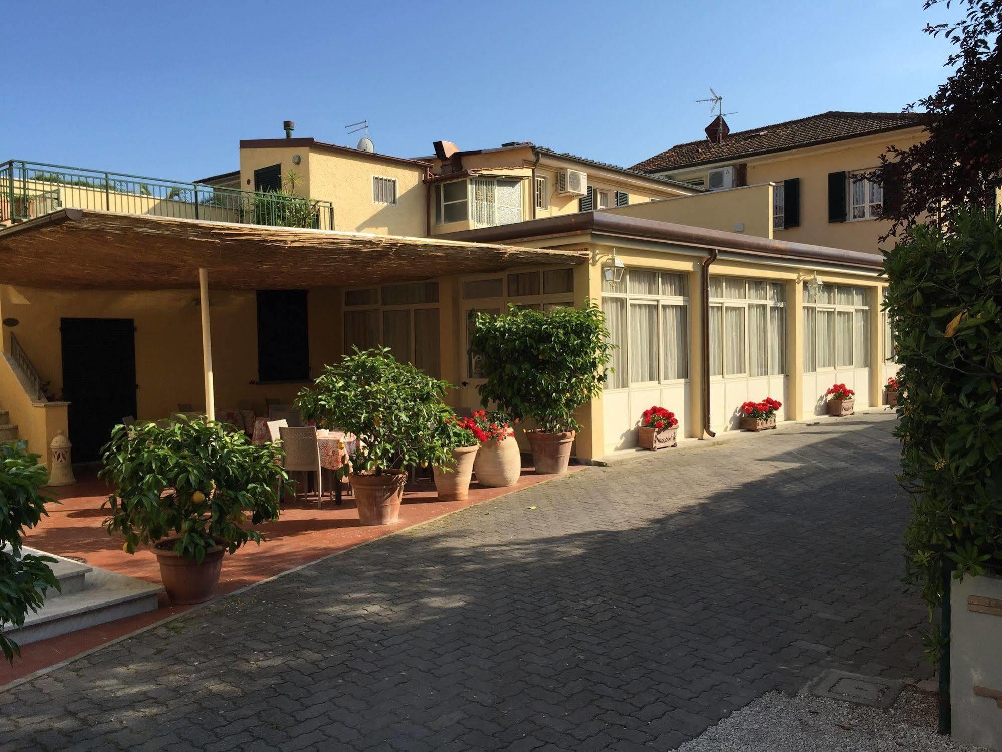 Hotel Verdesolemare Marina di Pietrasanta Exterior foto